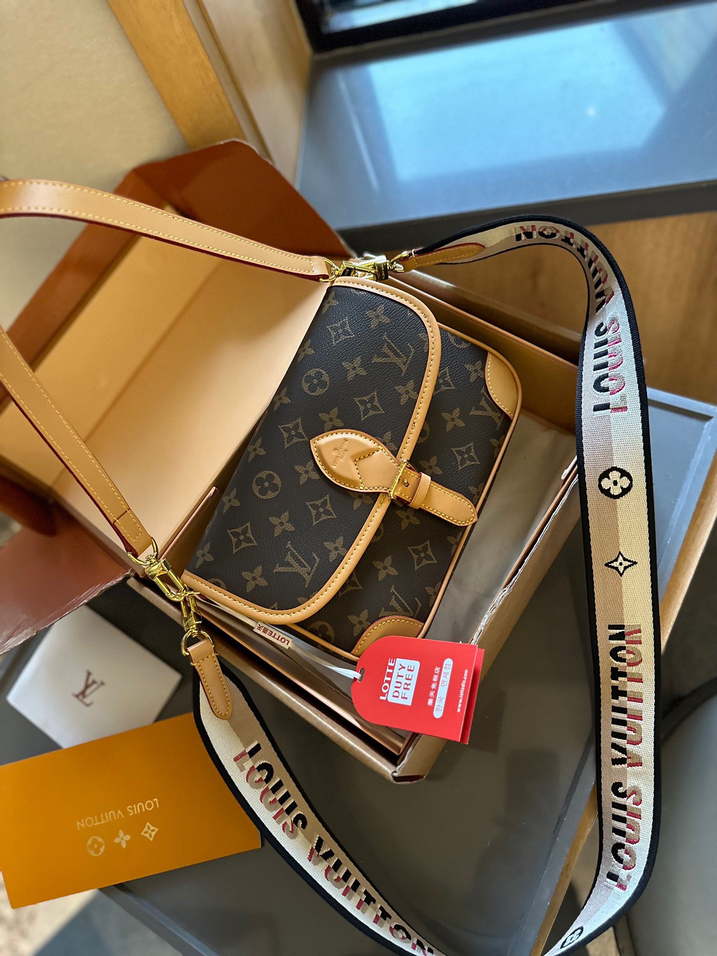 LV Diane Bag 45985 LLS571 24cm