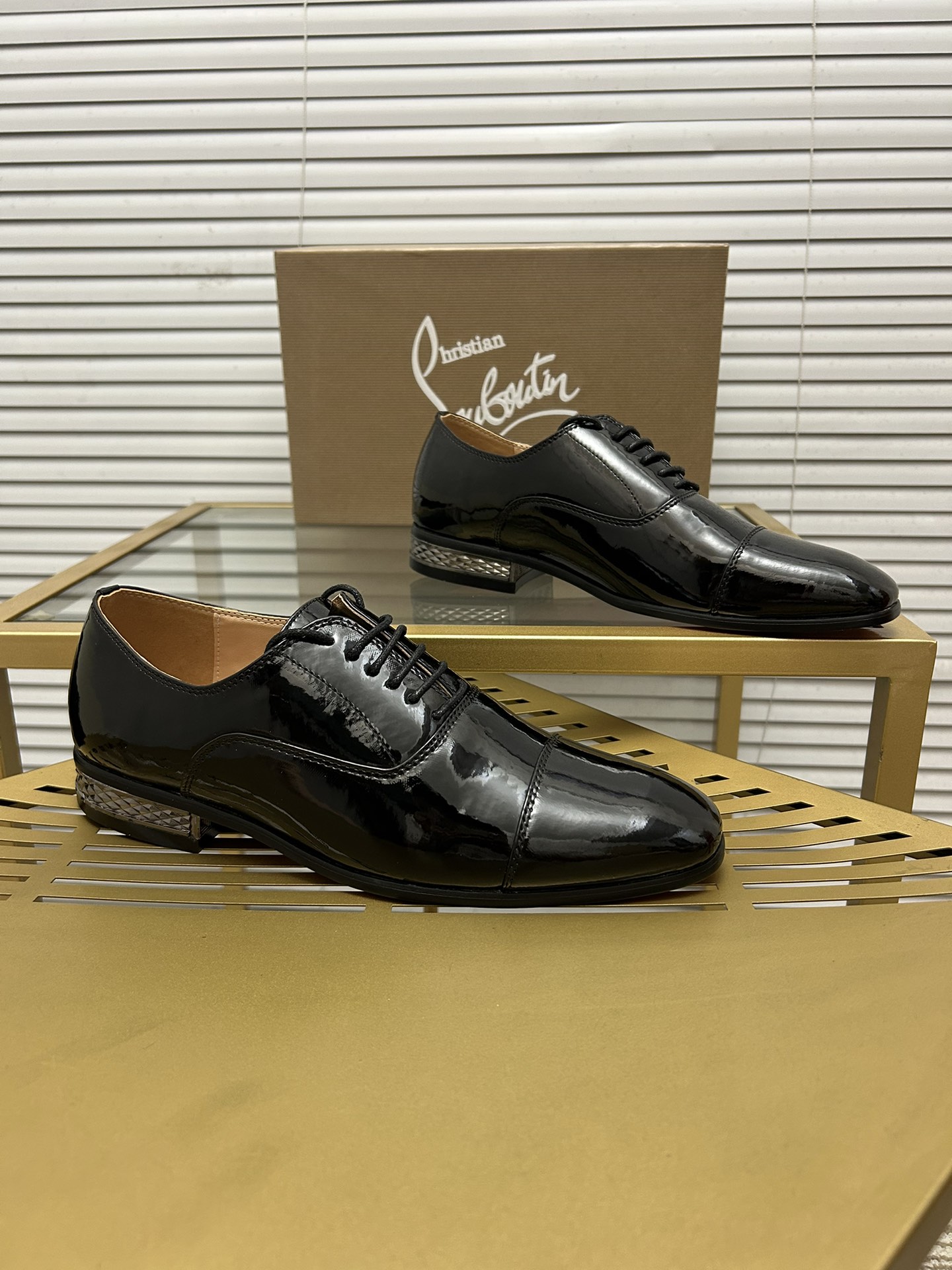 Christian Louboutin 038 Casual shoes HL003