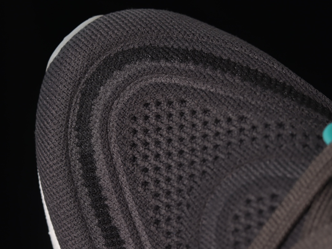 Ad Ultra Boost Light 23 HQ6342 XM542