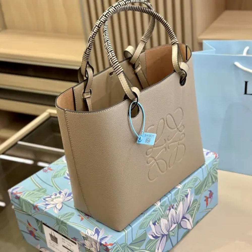 Loewe Tote 015 LLS551 28cm