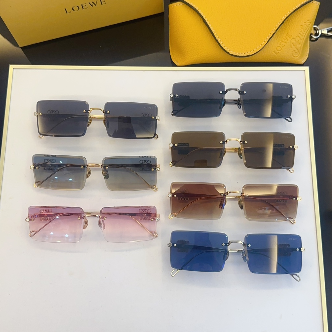 Loewe Sunglasses LW5090S SM051