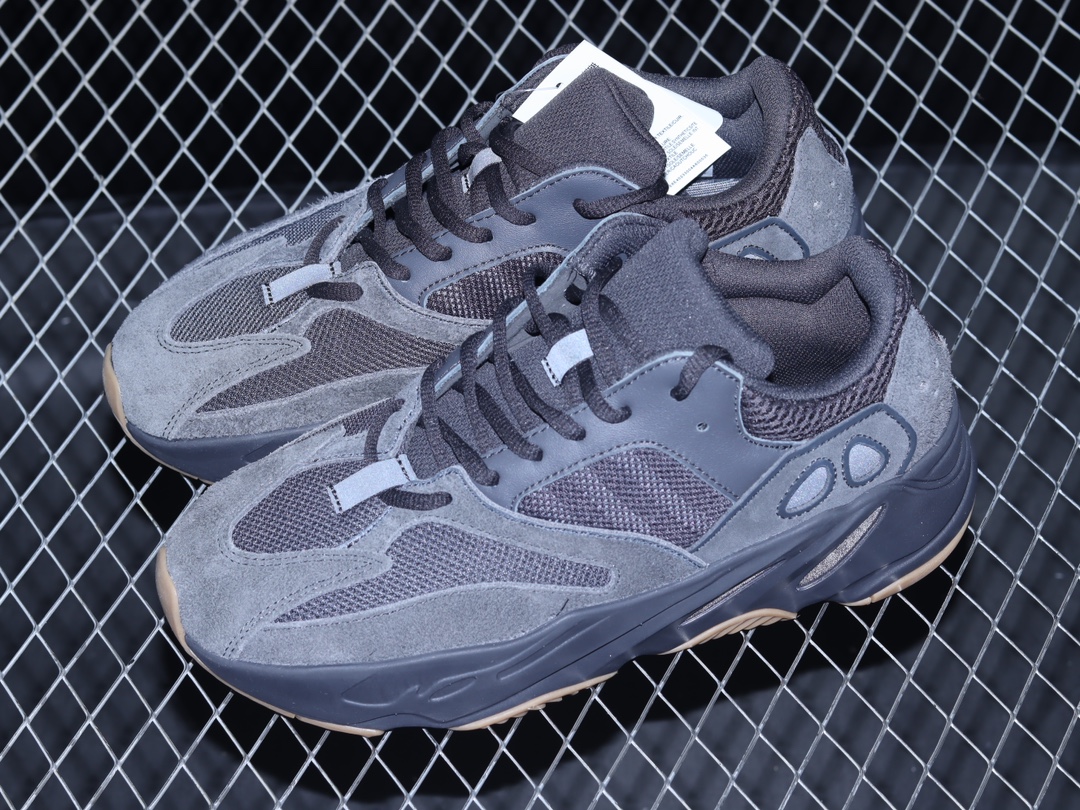 Yeezy Boost 700  Utility Black  FV5304