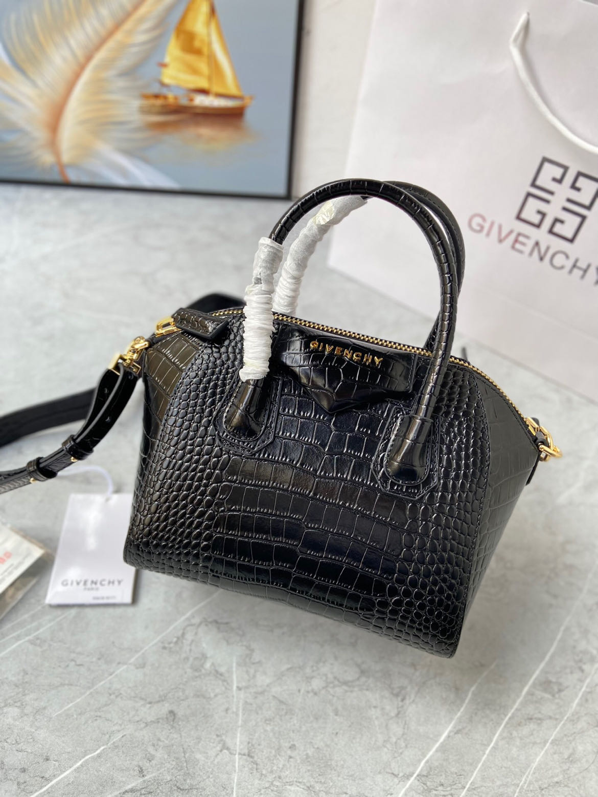 GIVENCHY Antigona Bag Black Crocodile LM022032042 20-33cm
