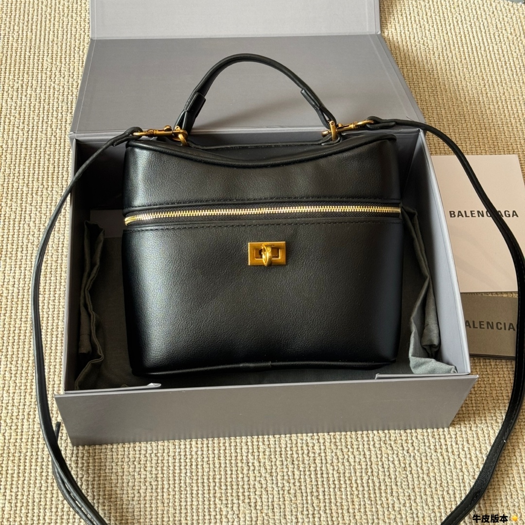 Balenciaga Shoulder Bag Ladies' Favorite