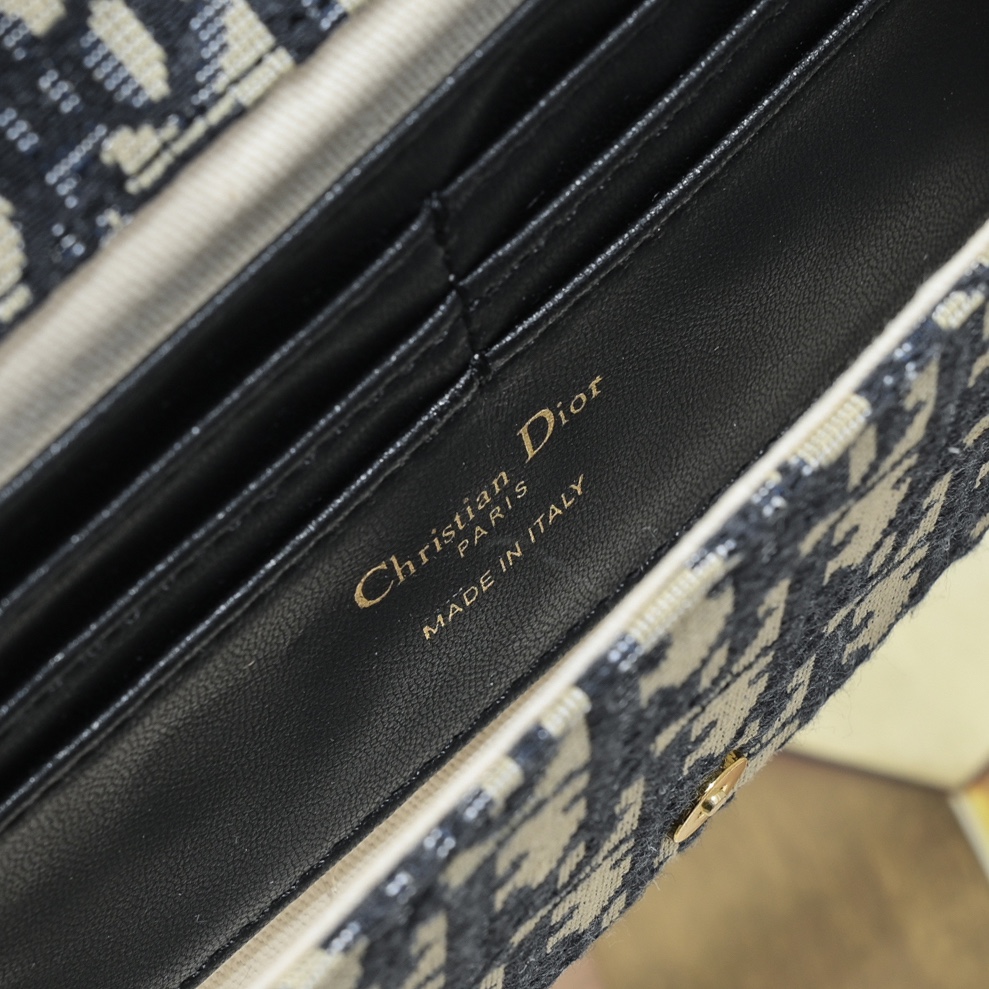 Dior Bobby East-West Bag 7705 XB061 21.5cm