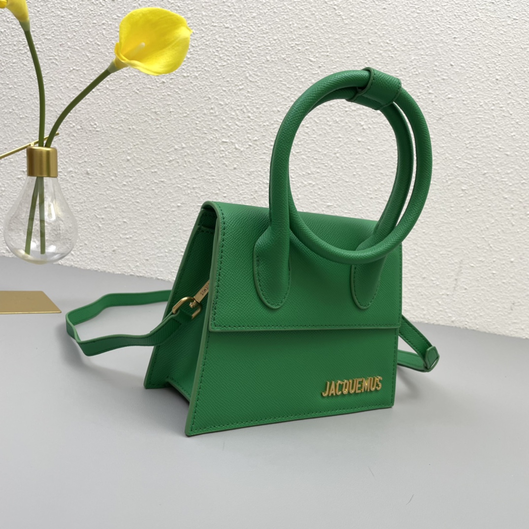 JACQUEMUS 2023 22PJ551