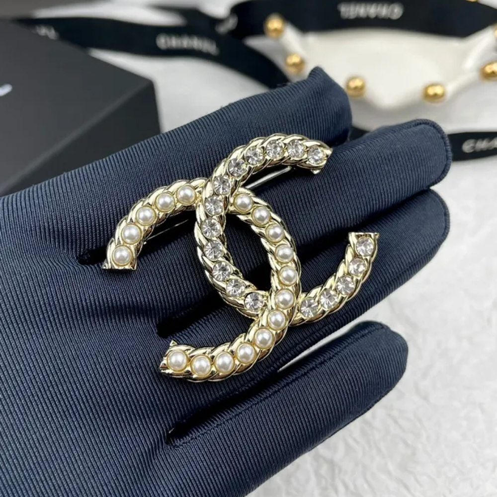 Chanel Brooch 010