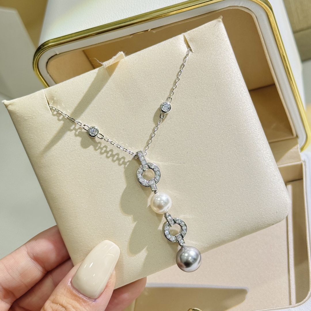 Cartier Necklace 007