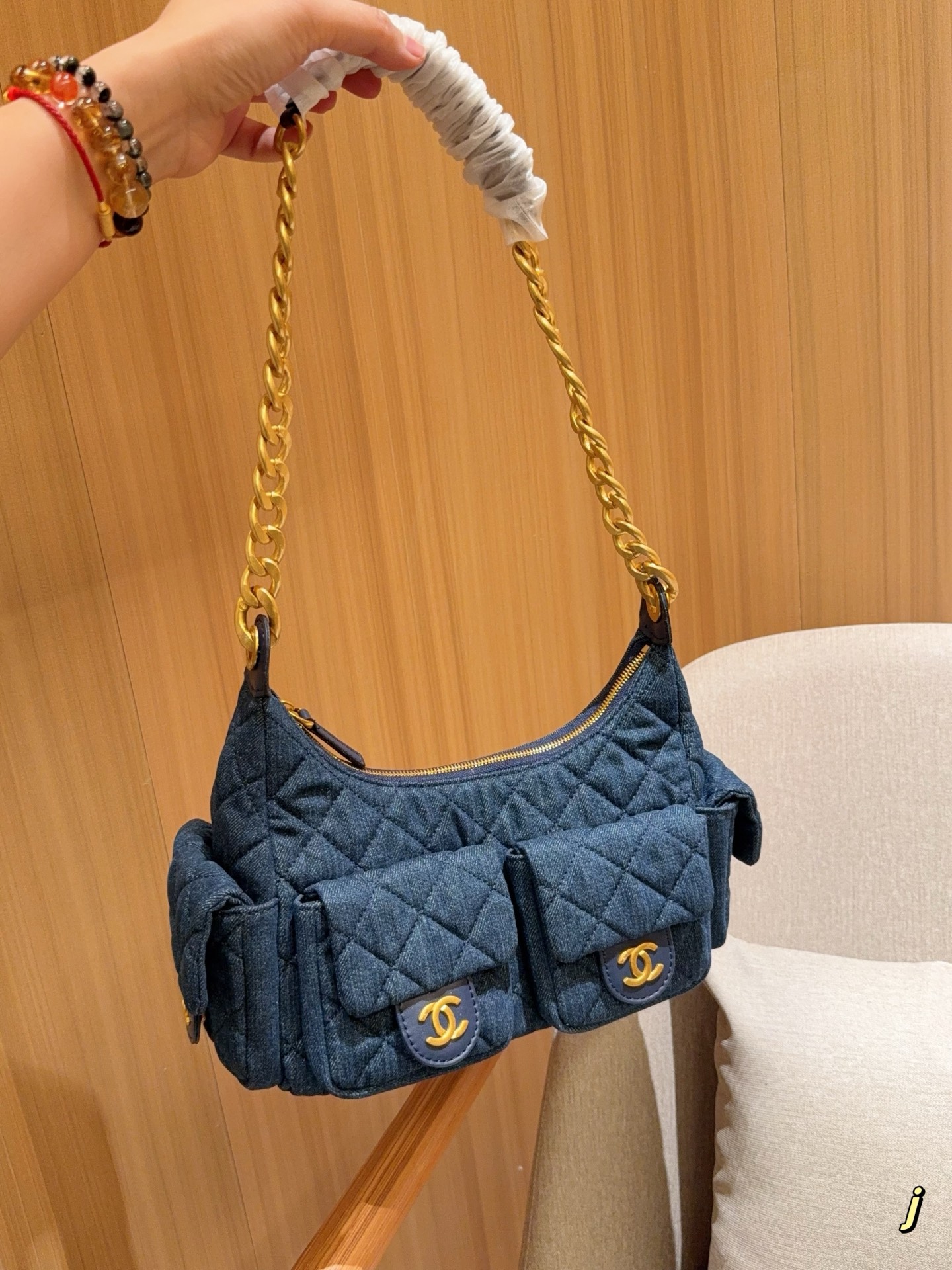 Chanel Jennie Hobo Bag 028 DB002 25cm