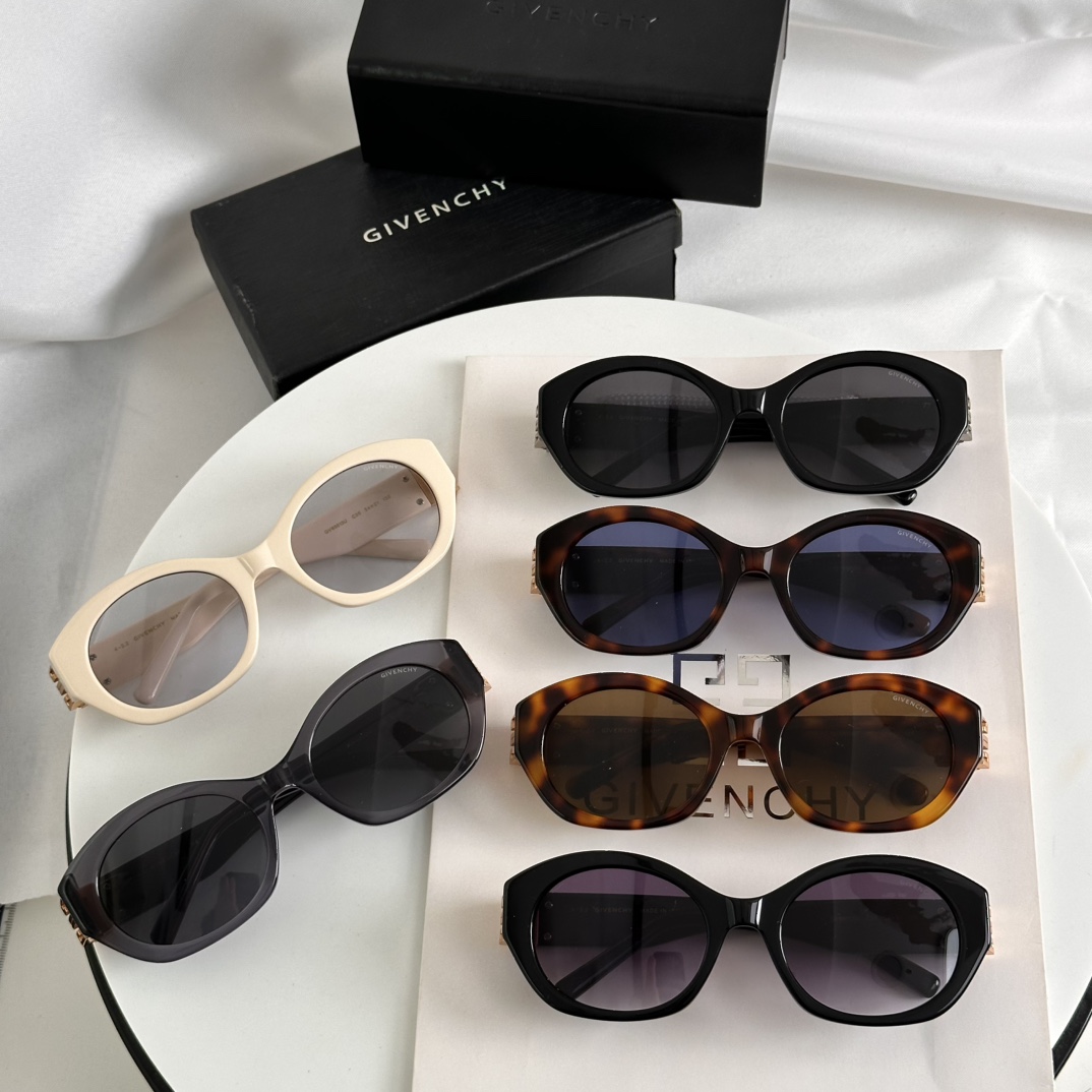 Givenchy Sunglasses GV60013U SM051