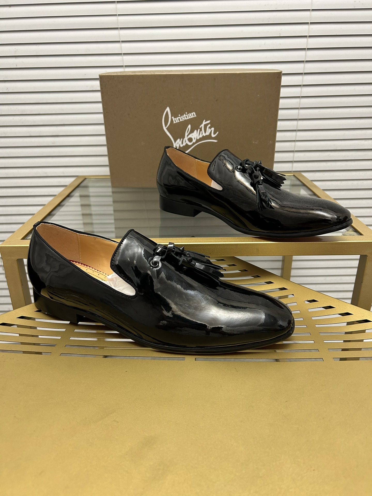 Christian Louboutin 058 Casual shoes HL003