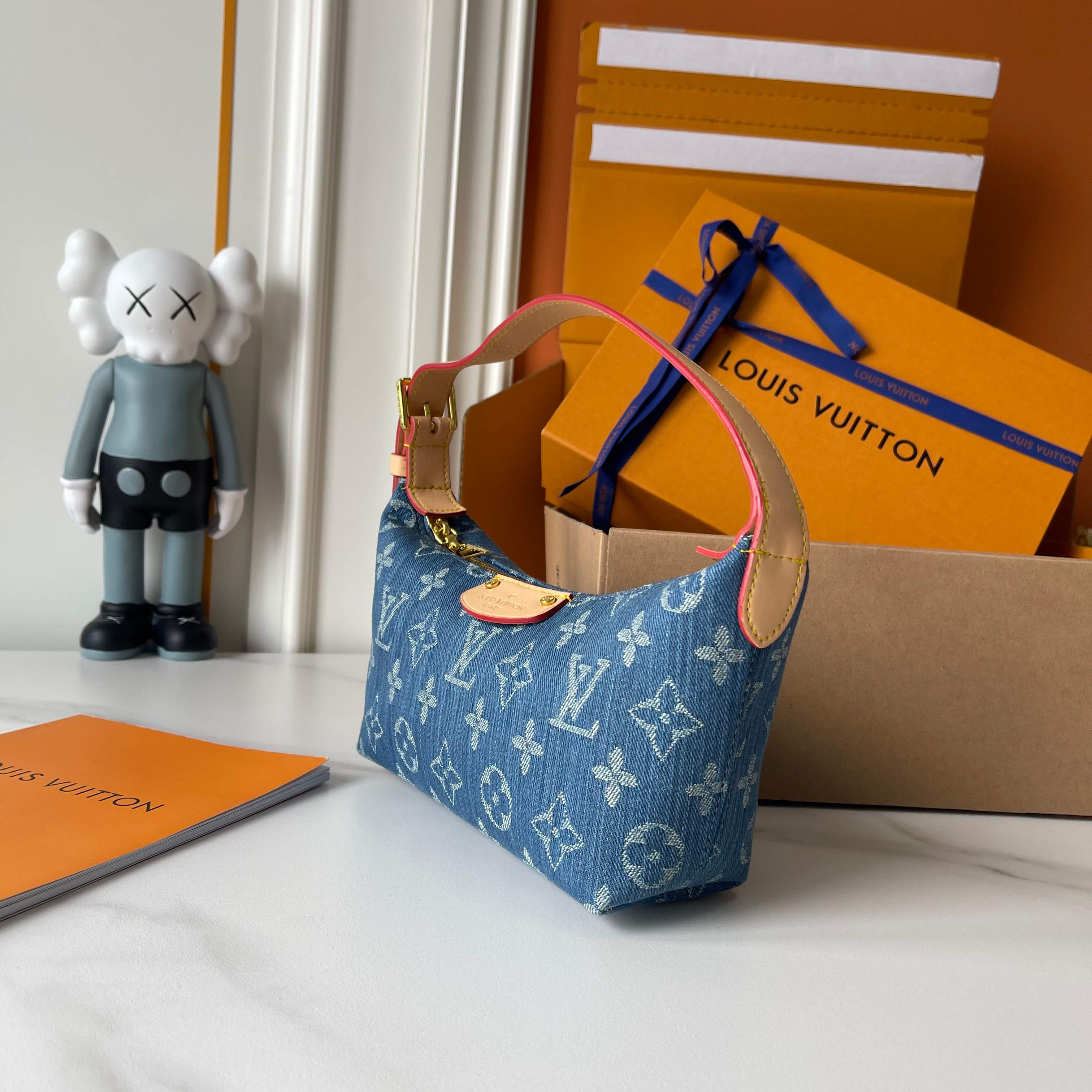 LV Hills Pochette Bag M82949 LM021 20.5cm