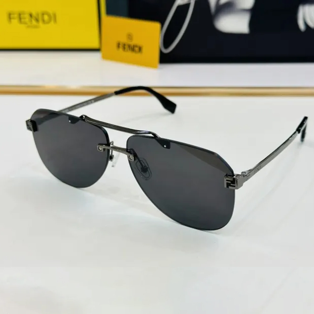 Fendi Sunglasses FE40115U SM071