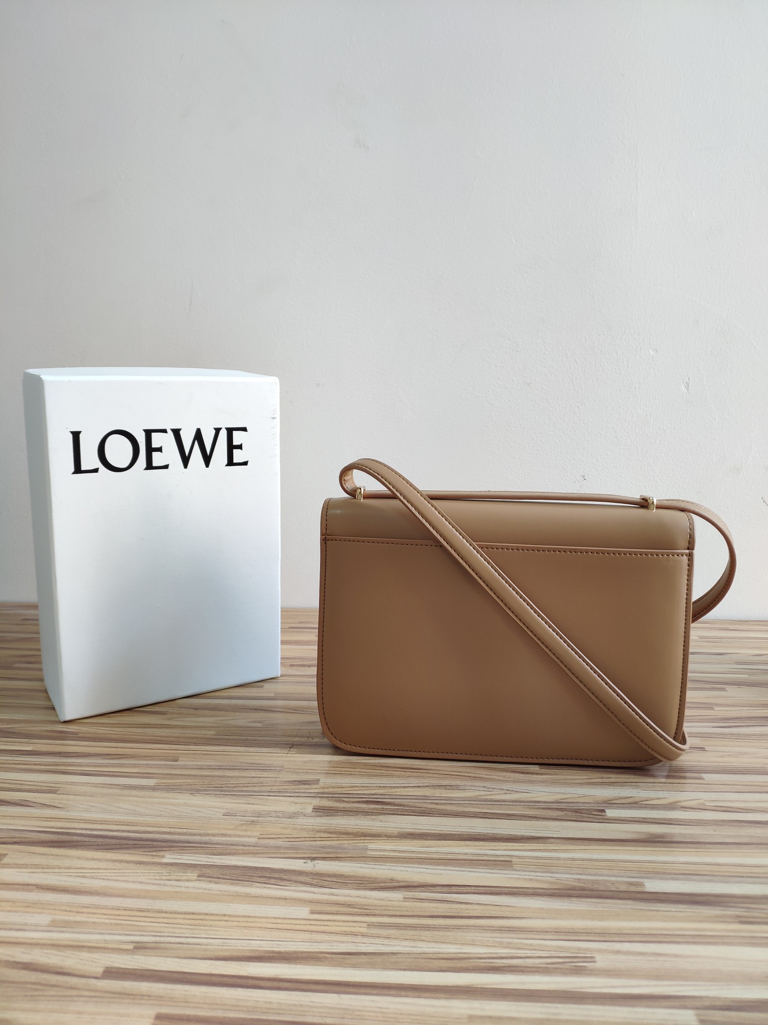 Loewe001 22PJ012 022