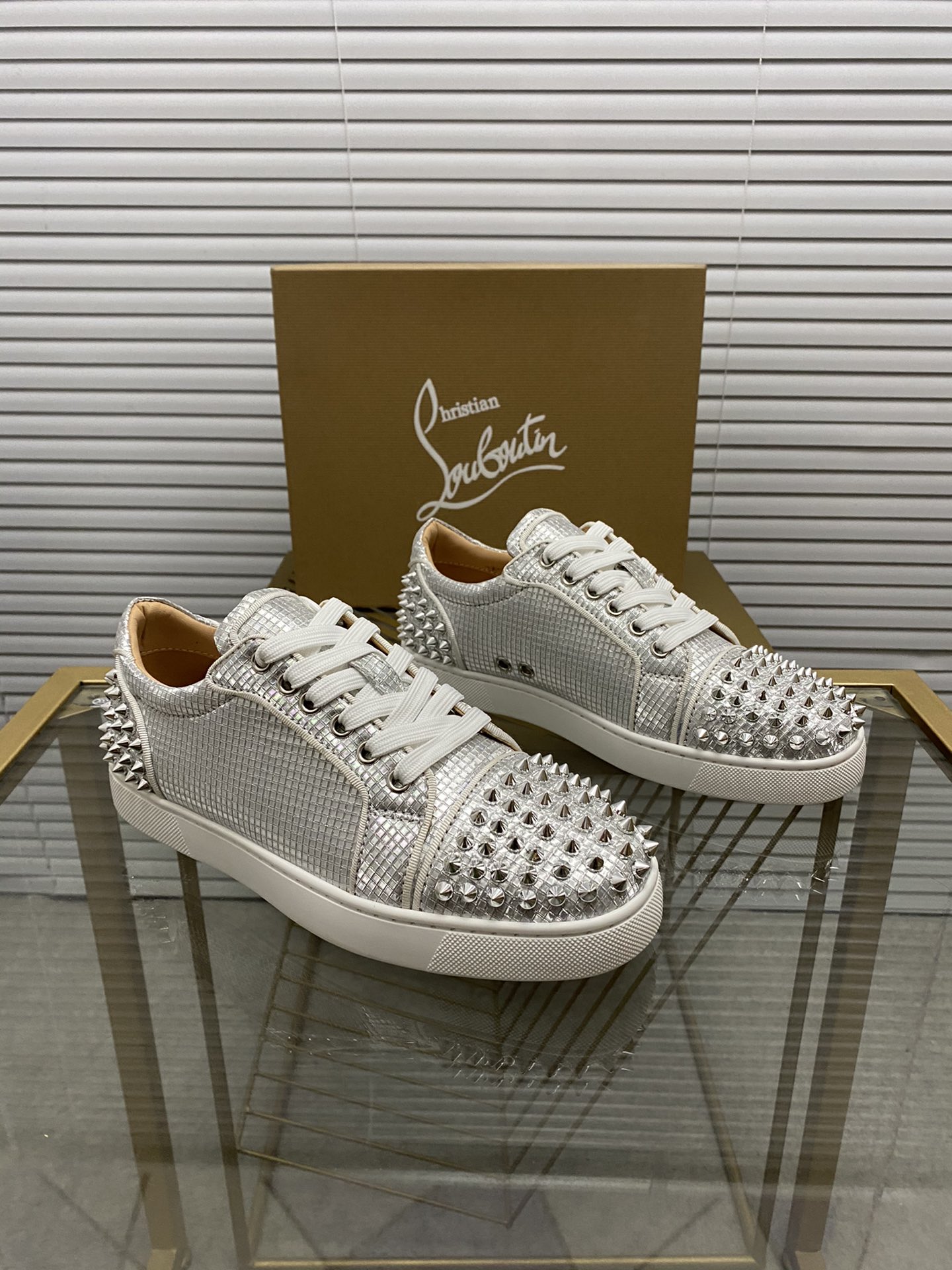 Christian Louboutin 024 Casual shoes HL003