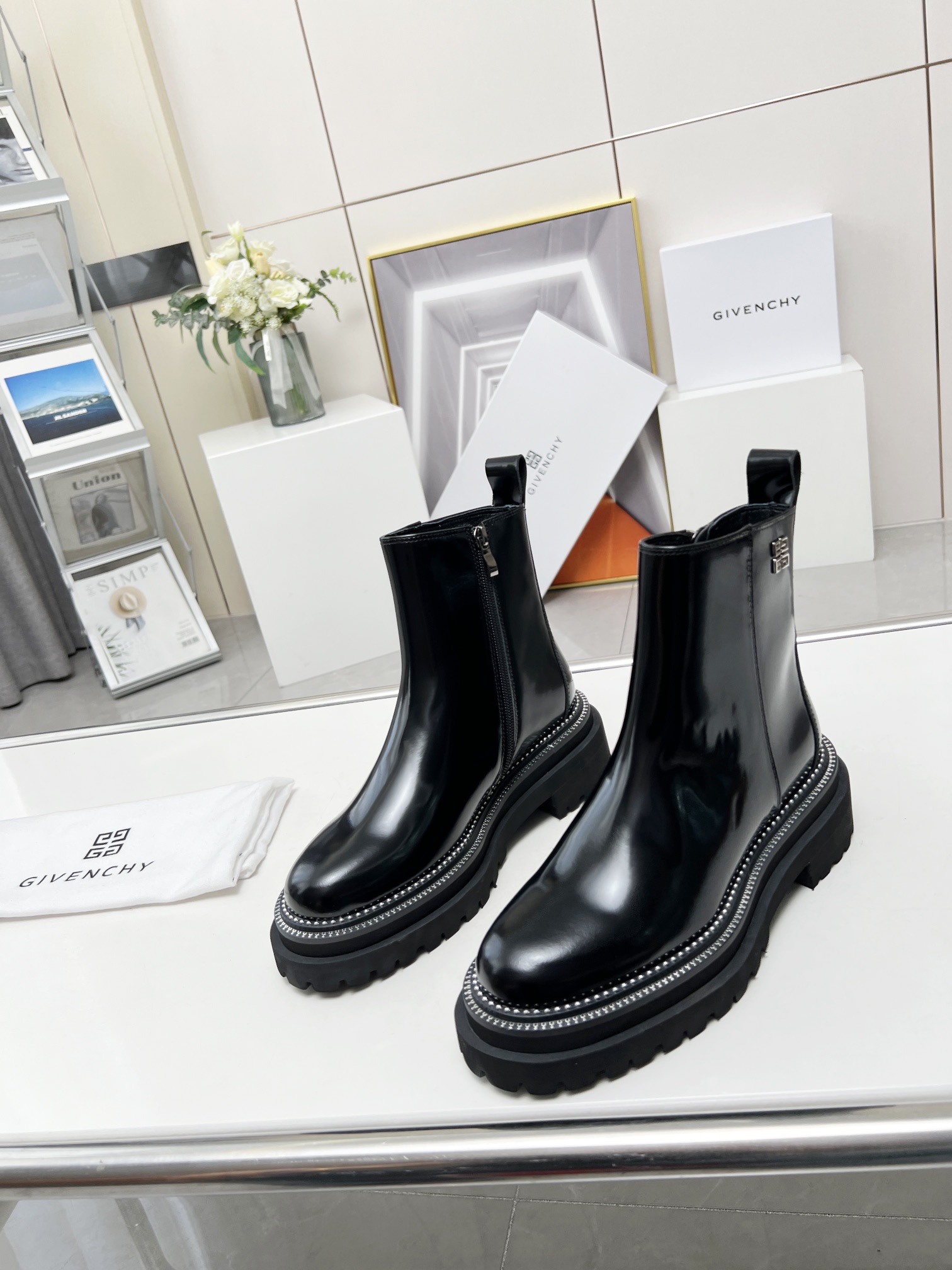 Givenchy 001 boots XM023004