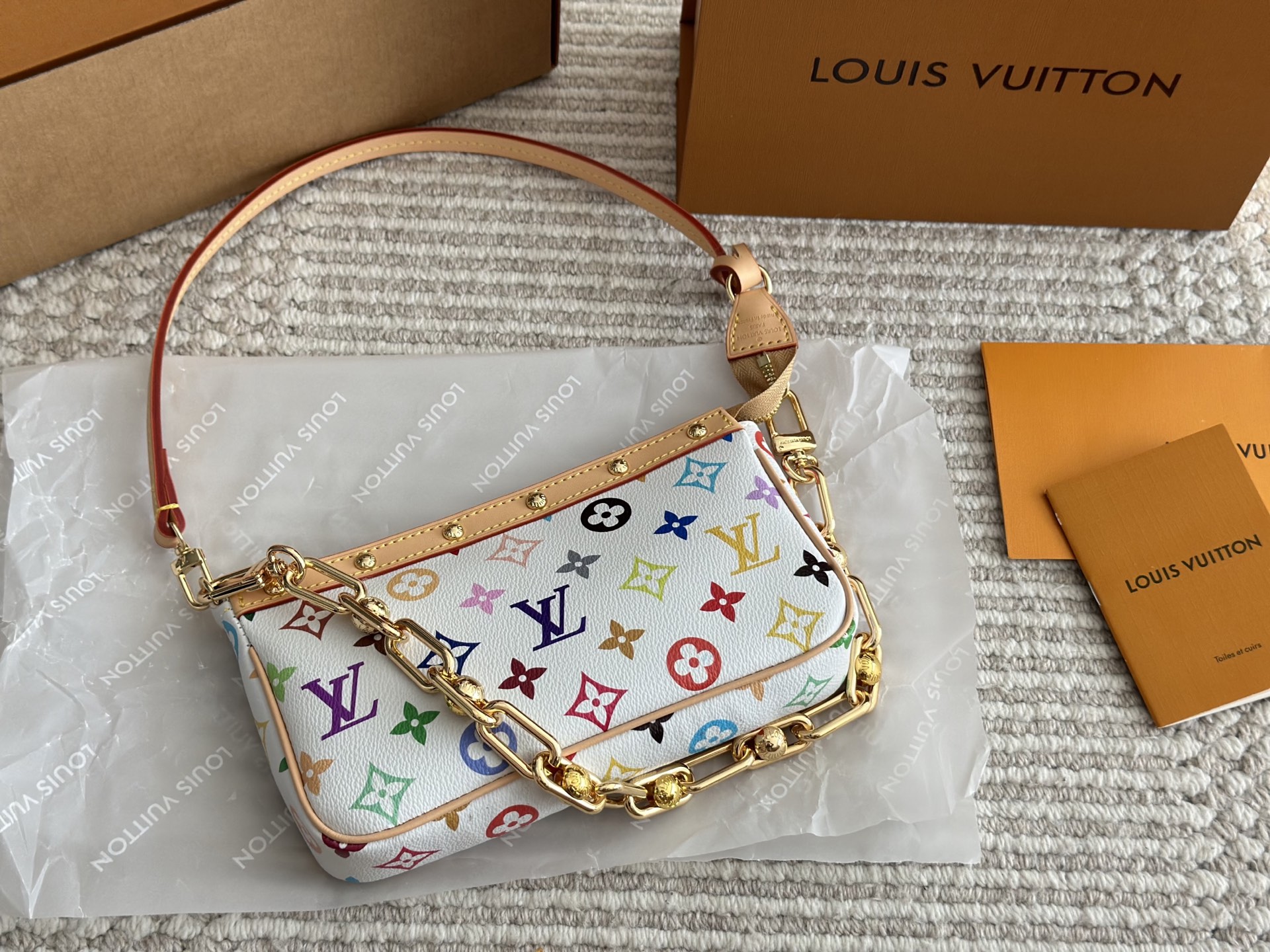 LV Shoulder Bag 083 DB591 22cm