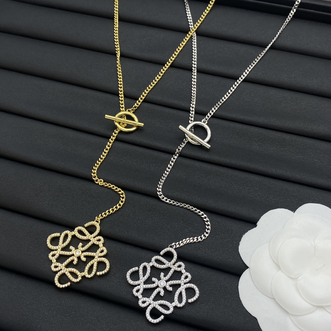 Loewe Jewelry Necklace Rhombus-Shaped Diamond Logo Pendant Necklace