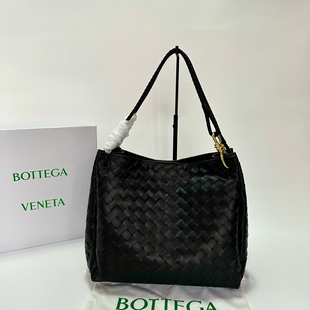 Bottega Veneta Shoulder Bag Ladies' Favorite