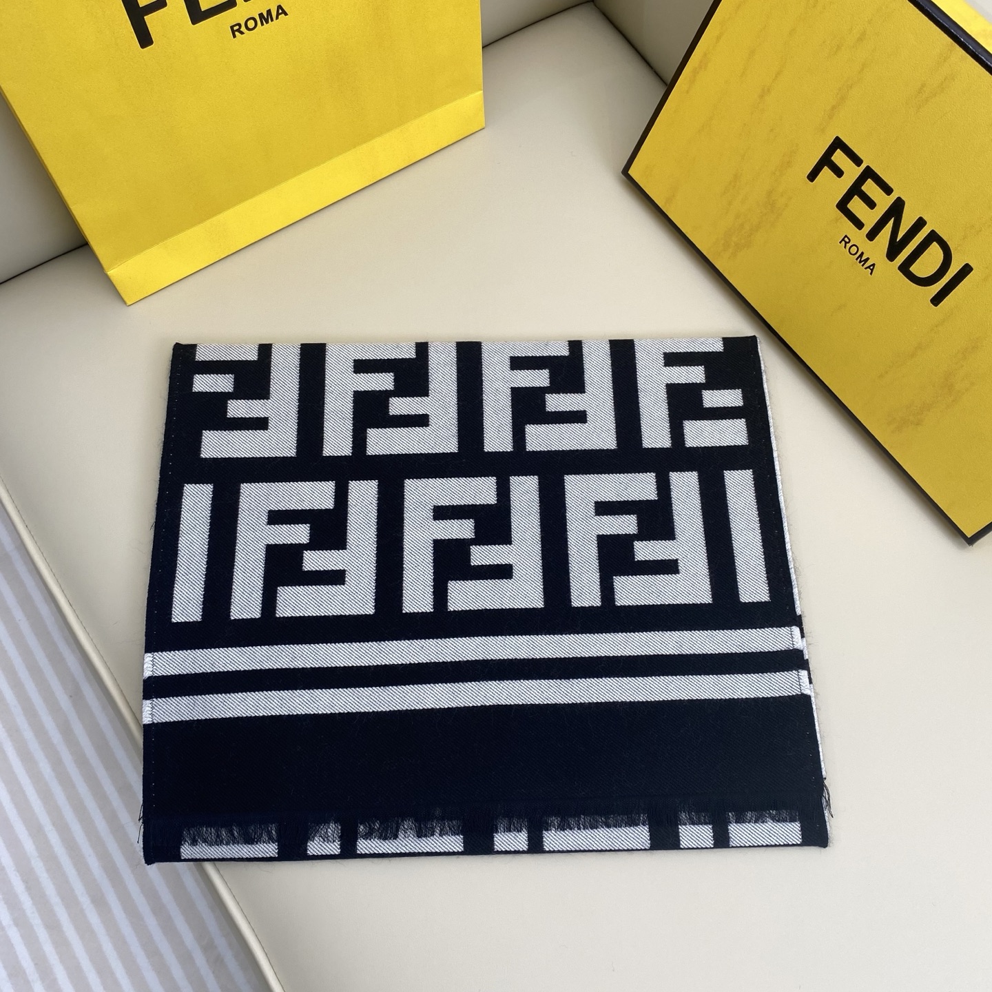 Fendi Scarf FF Classic Pattern Scarf 95% Wool 5% Silk 35*180cm Accessories