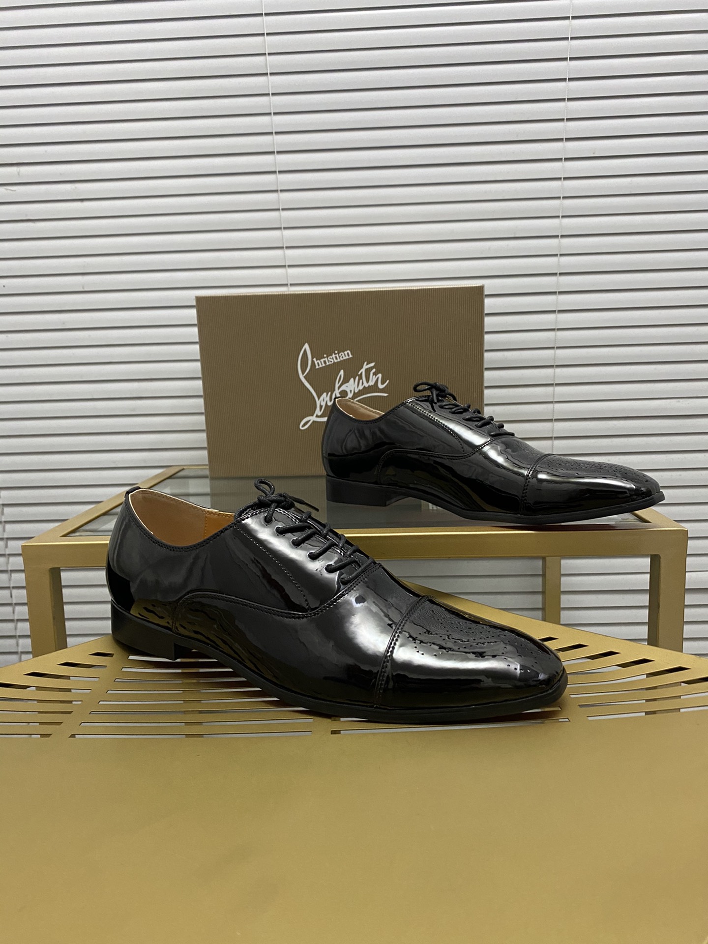 Christian Louboutin 050 Casual shoes HL003