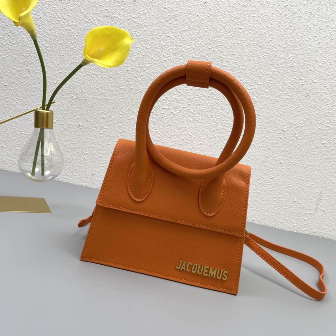 JACQUEMUS 2023 22PJ551