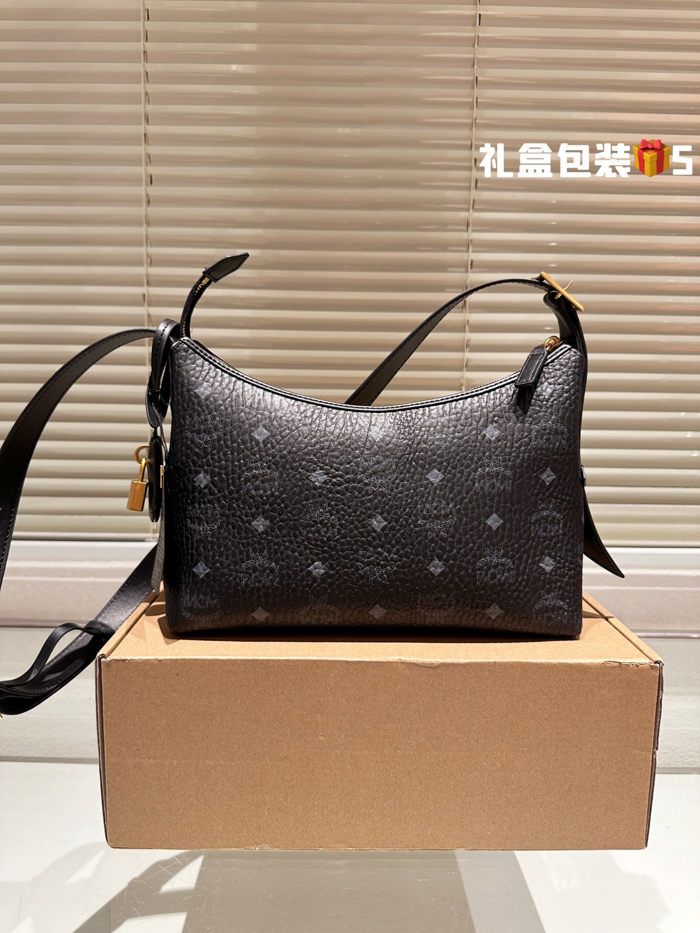 MCM Aren Hobo Bag 035 LLS071 26cm