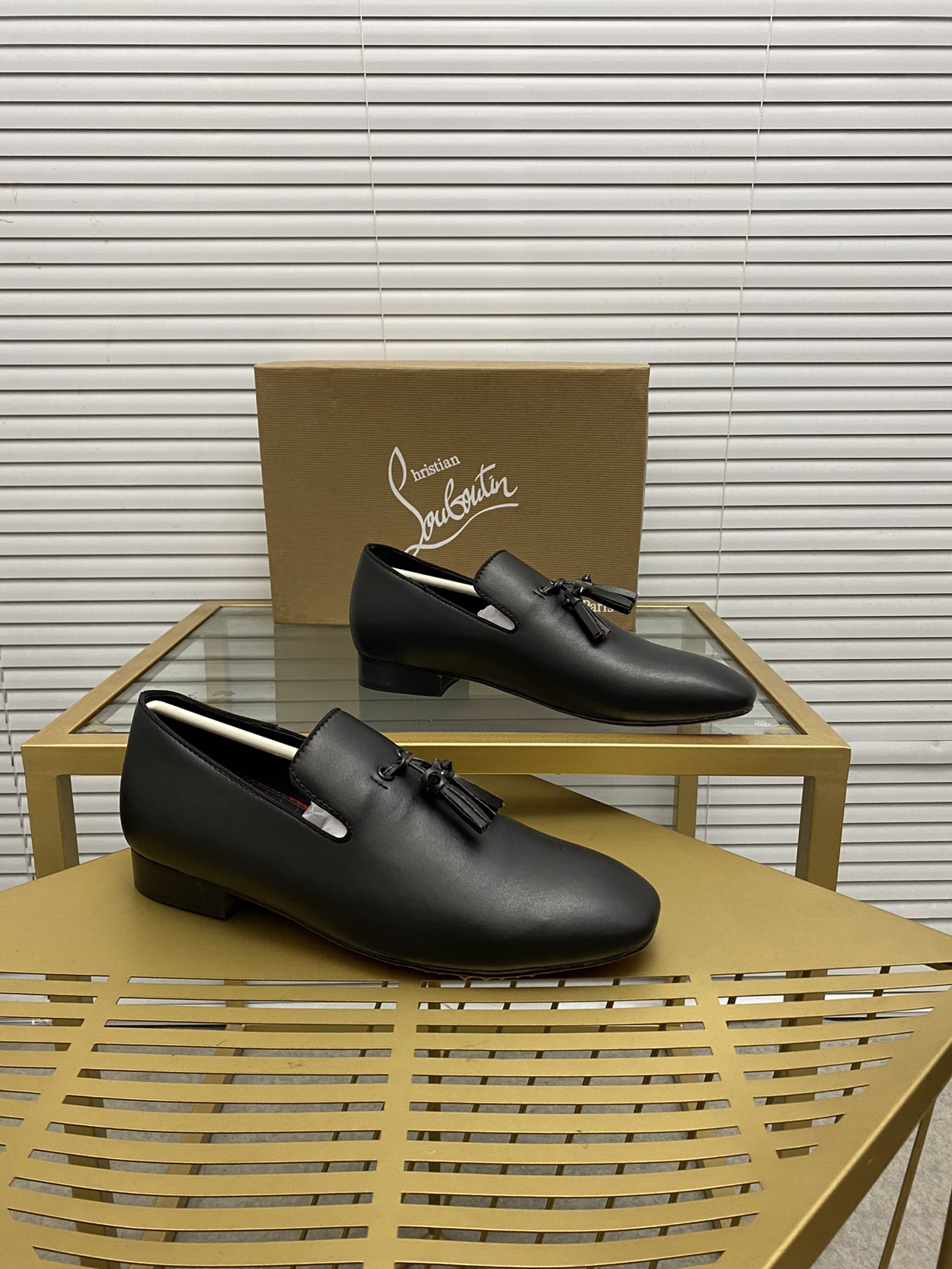 Christian Louboutin 042 Casual shoes HL003