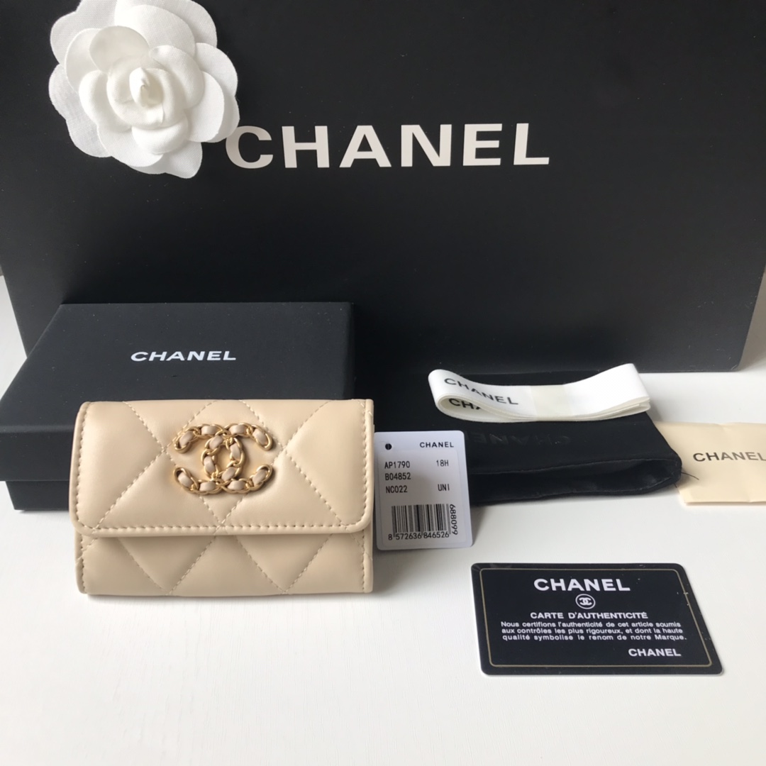 CHANEL 19 FLAP CARD HOLDER