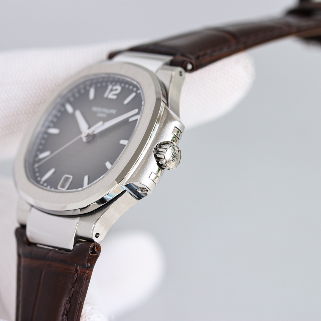 PATEK PHILIPPE NAUTILUS 7118 35.2mm