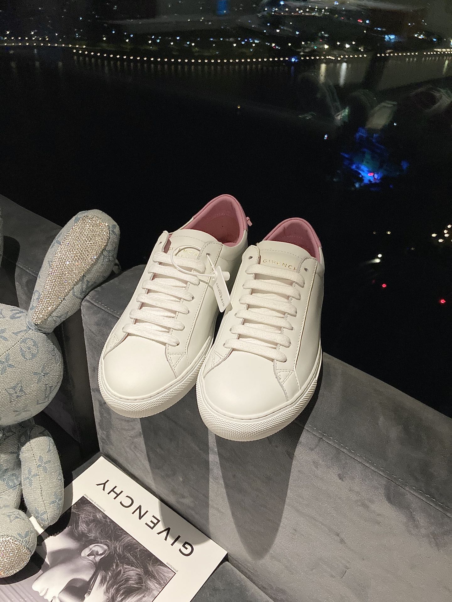 GIVENCHY 008 Casual shoes XM 092