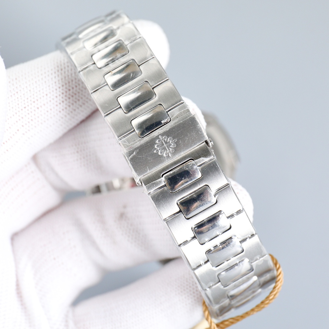 PATEK PHILIPPE NAUTILUS 5712 40mm