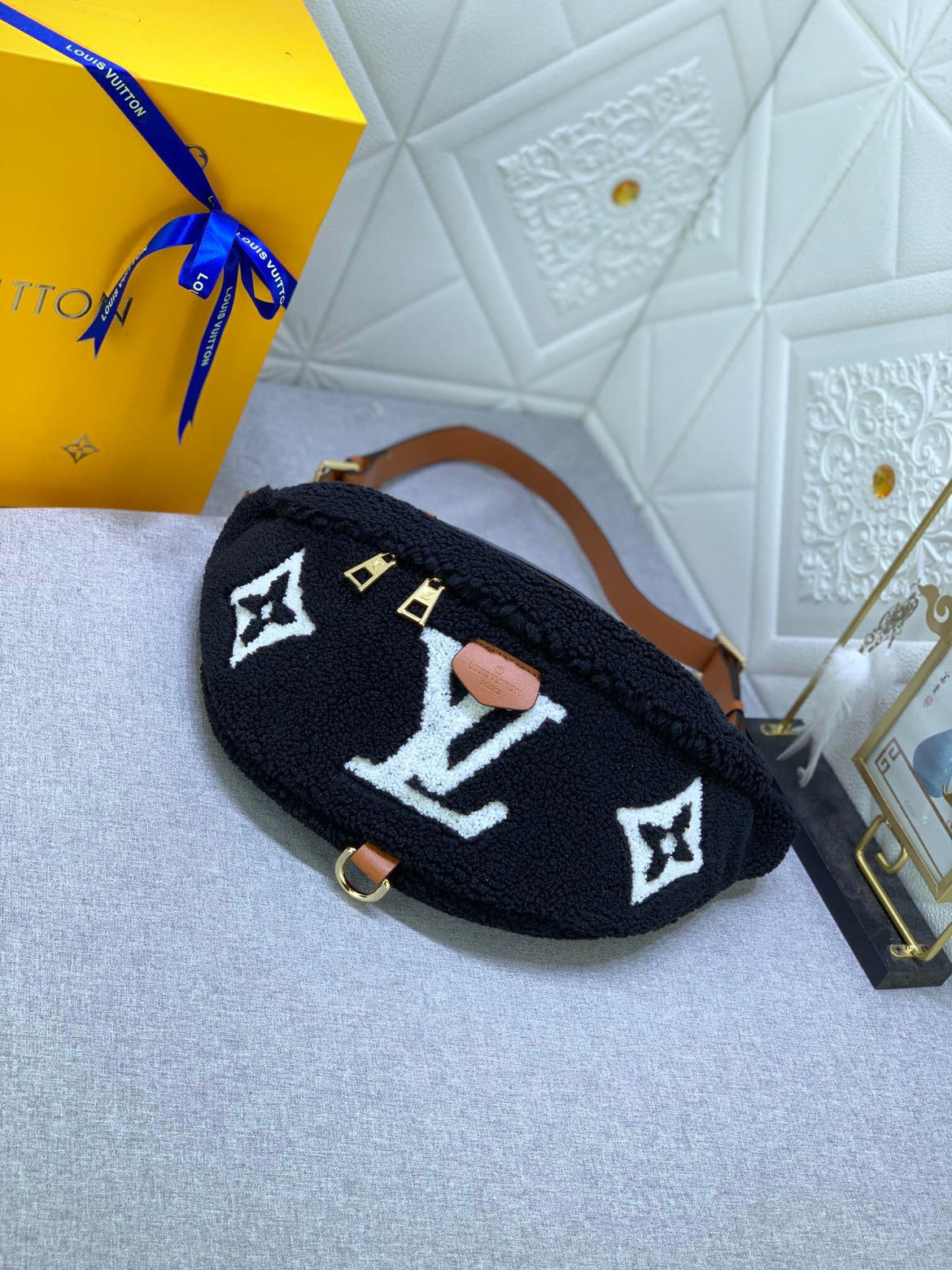Louis Vuitton BUMBAG M55425 LM051 37cm