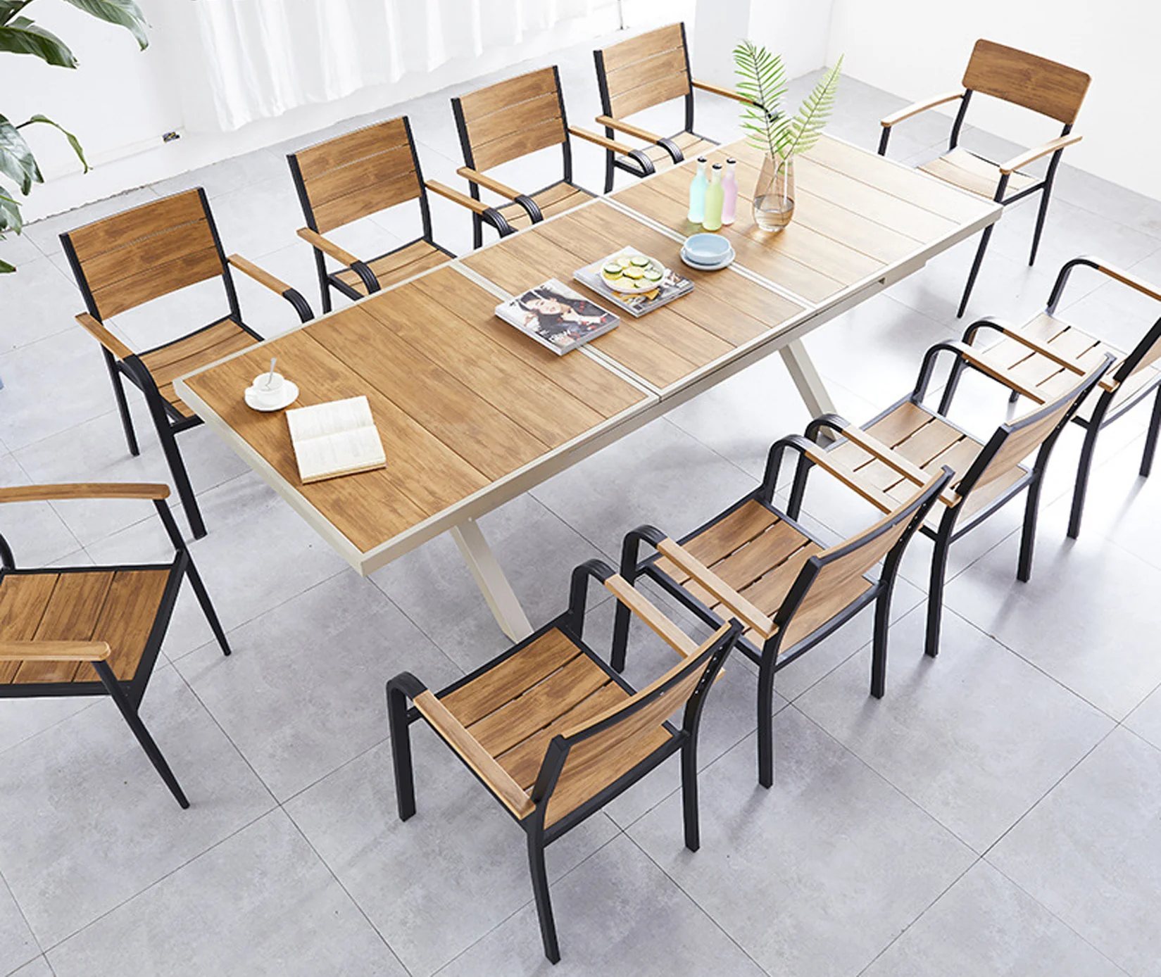 Charlotte Extendable Outdoor Table And Chair