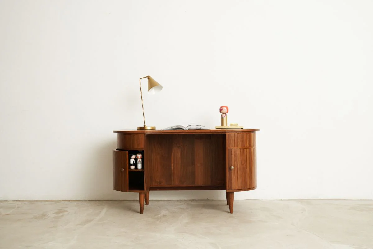 Fluted Curved Desk