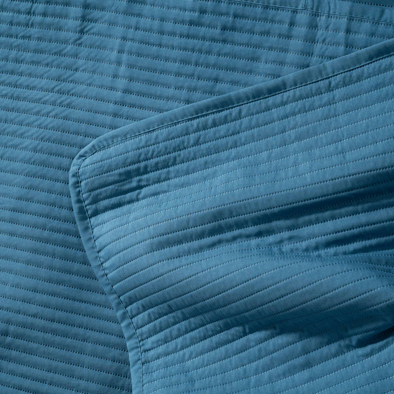 Robinsons Cloud Soft Microfibre Stripe Comforter Set Core Collection (Bed Cover, Blanket, Bed Quilt)