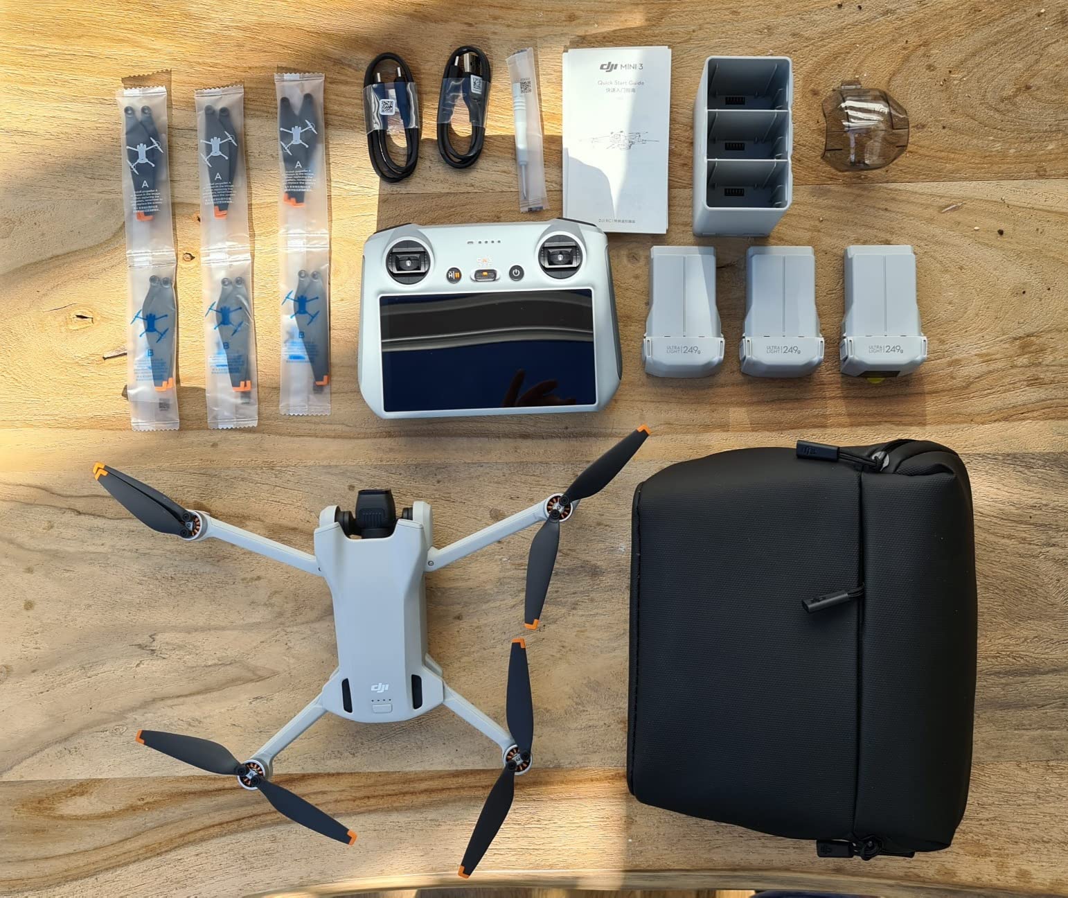 【Electronics】DJI Mini 3 Fly More Combo (DJI RC) - Lightweight and Foldable Mini Camera Drone with 4K HDR Video