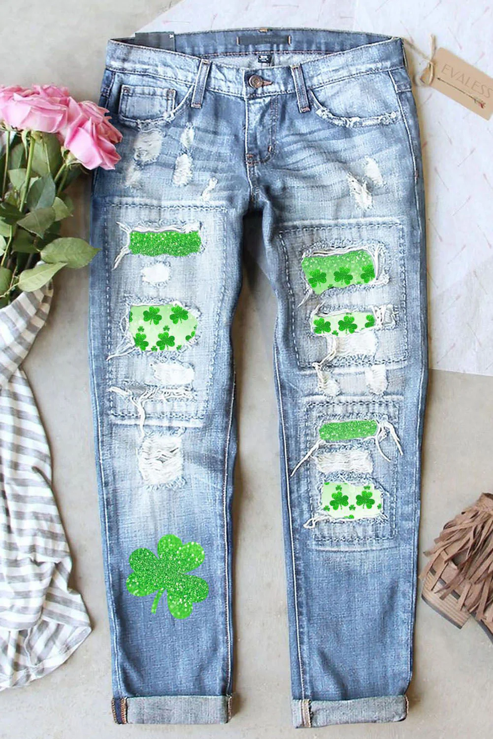 St. Patrick's Day Clover Graphic Shift Casual Ripped Jeans。