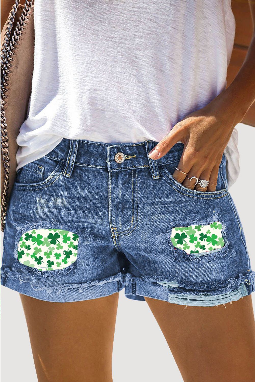 St. Patrick's Day Raw Hem Cut-out Shift Casual Jeans。