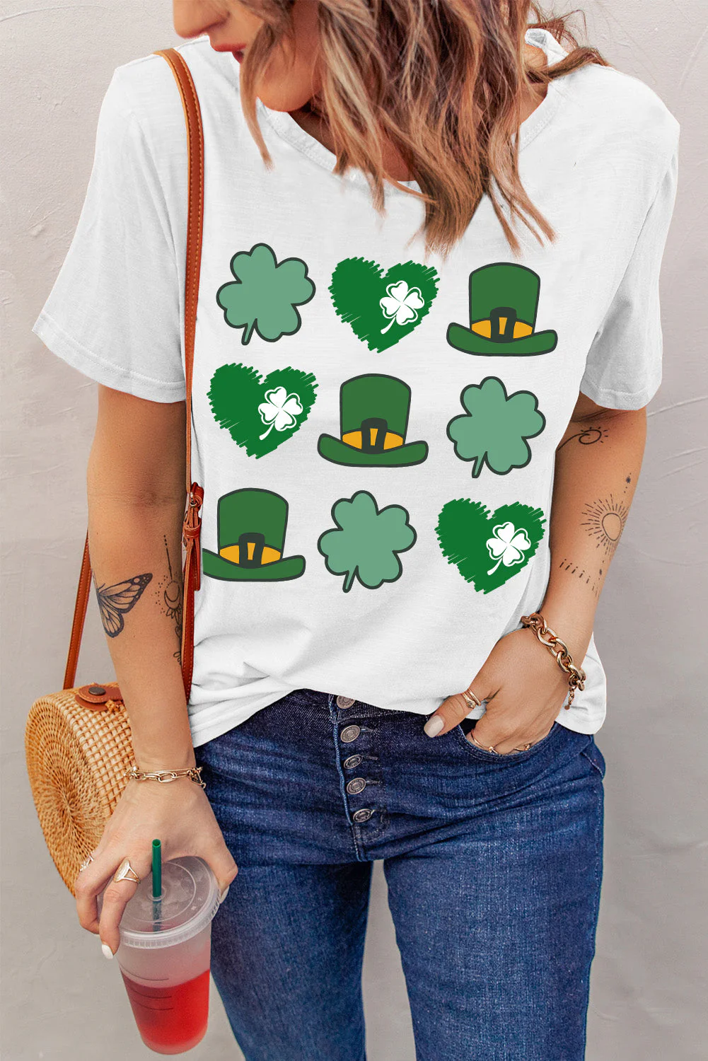 White Geometric Casual Short Sleeve T-shirt.