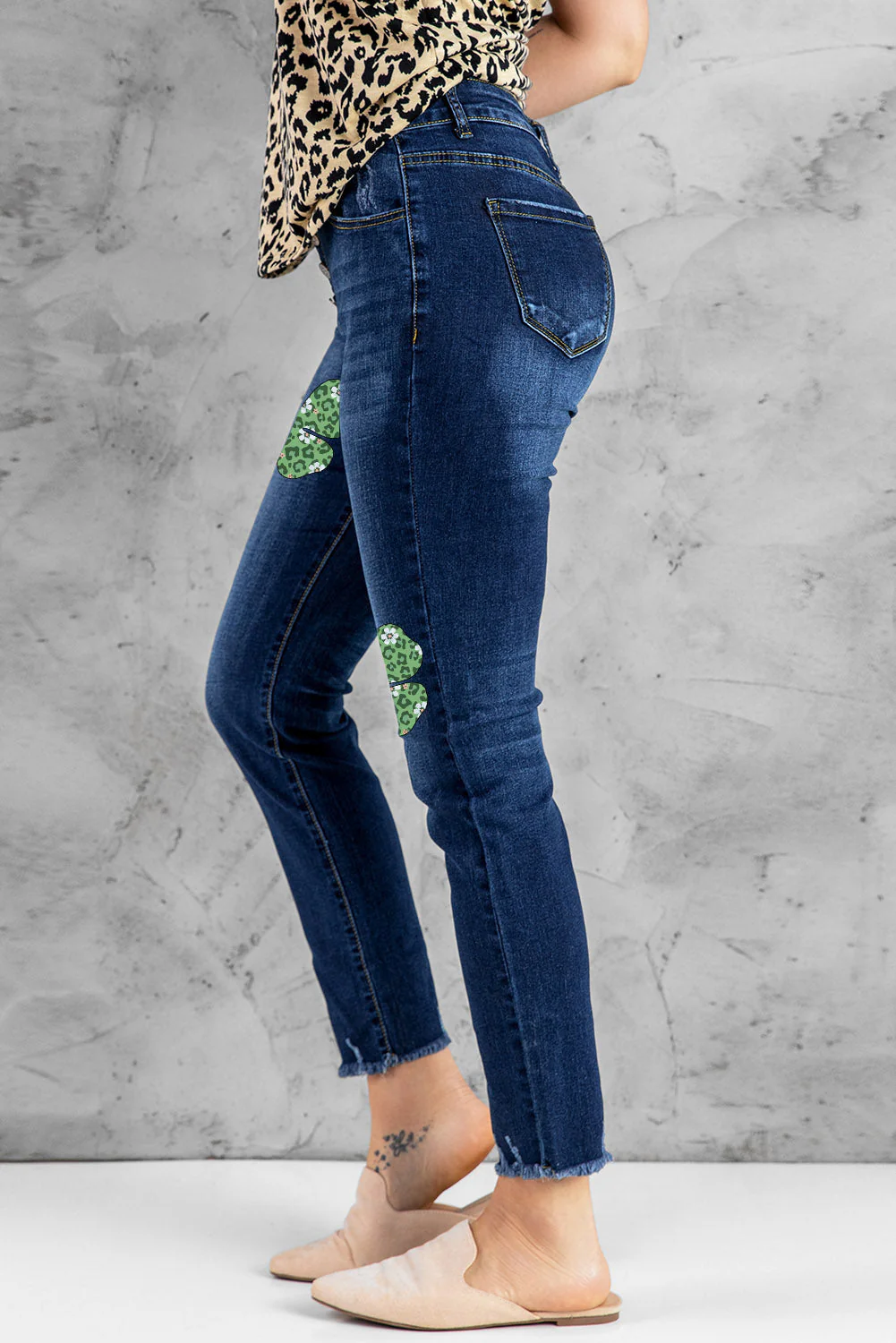 Leopard Shamrock Print Button-fly High Waist Jeans 。