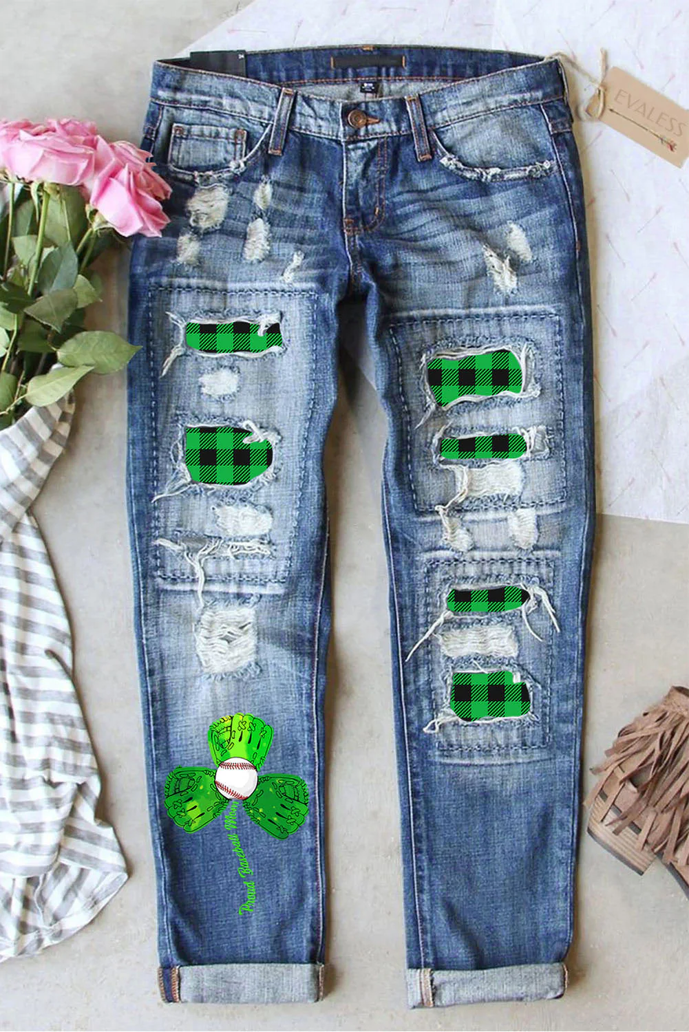 St. Patrick's Day Plaid Shamrock Graphic Ripped Denim Casual Jeans。