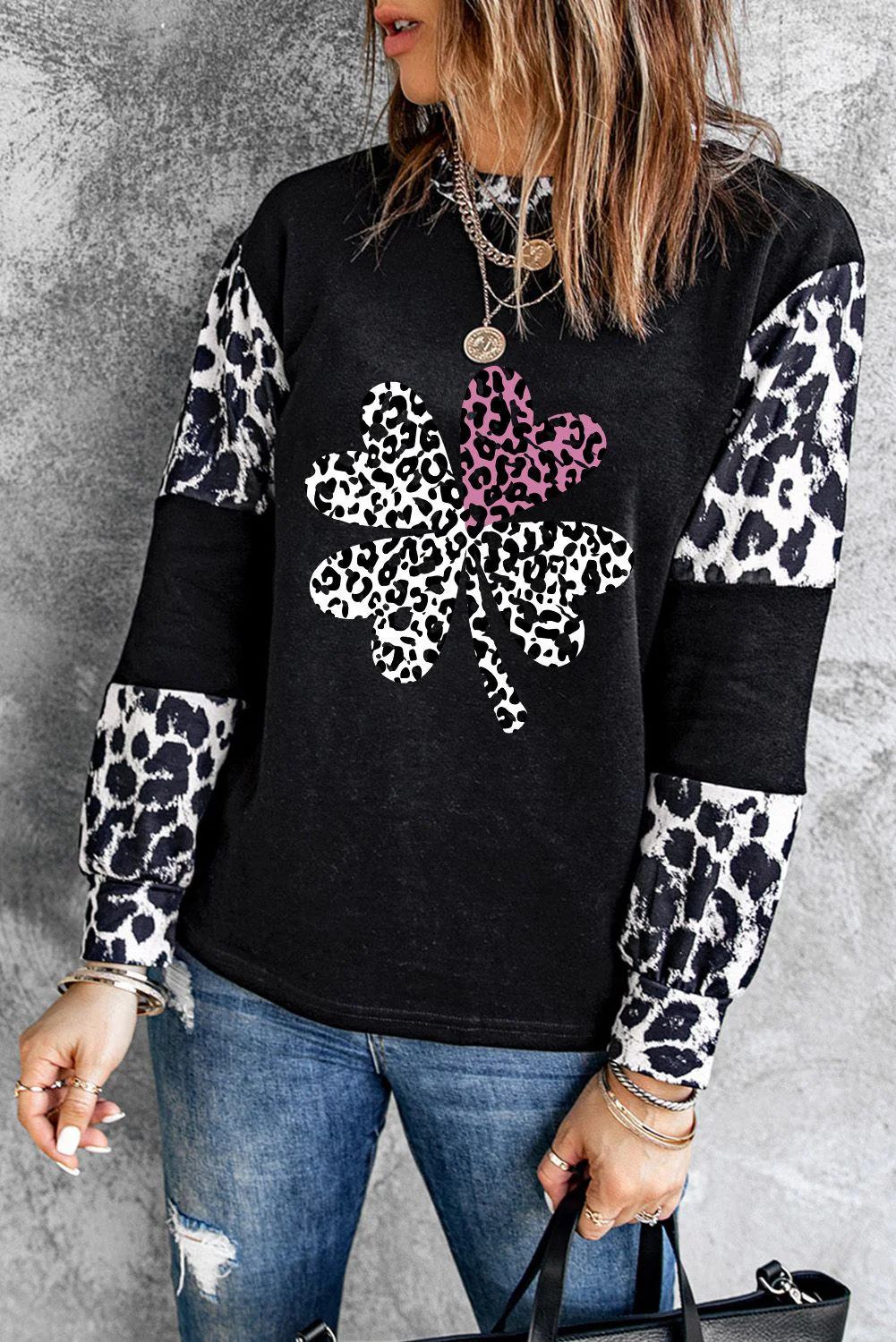 Leopard Four Leaf Clover T-shirt。