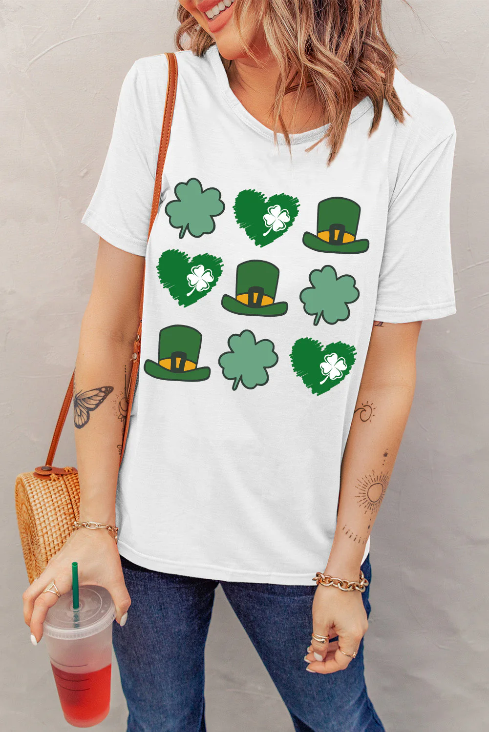 White Geometric Casual Short Sleeve T-shirt.