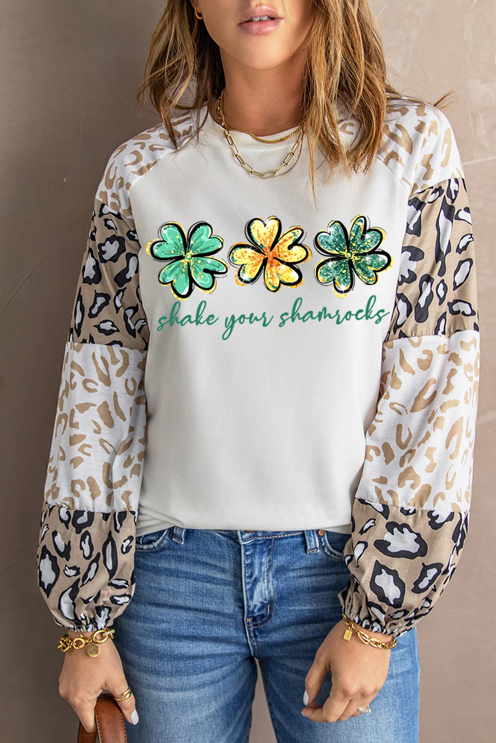 St. Patrick's Day Beige Leopard Casual T-shirt。