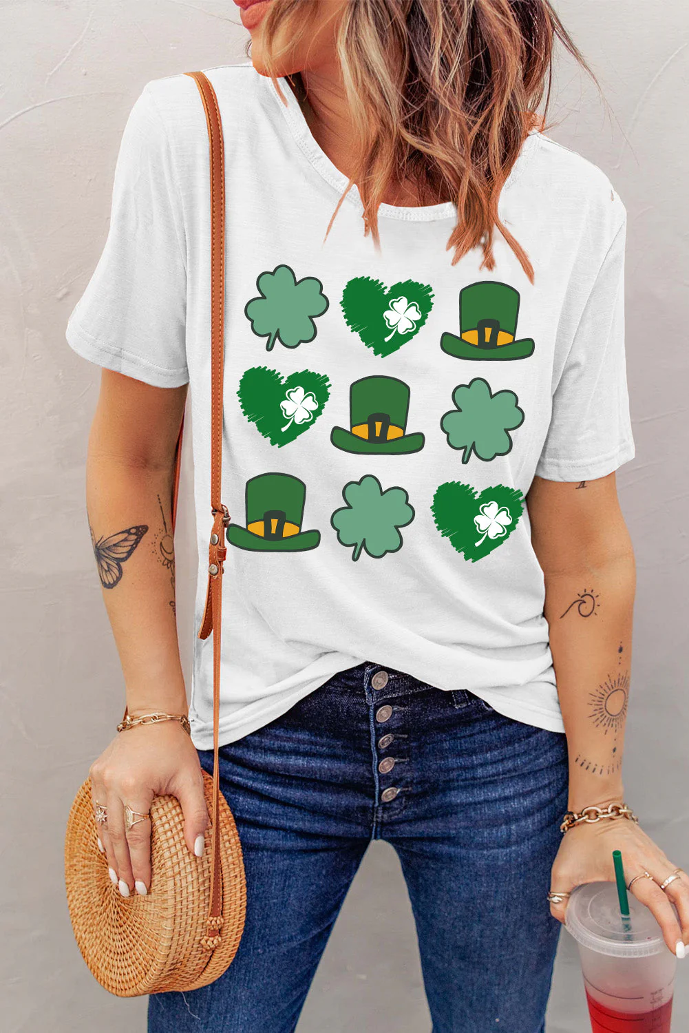 White Geometric Casual Short Sleeve T-shirt.