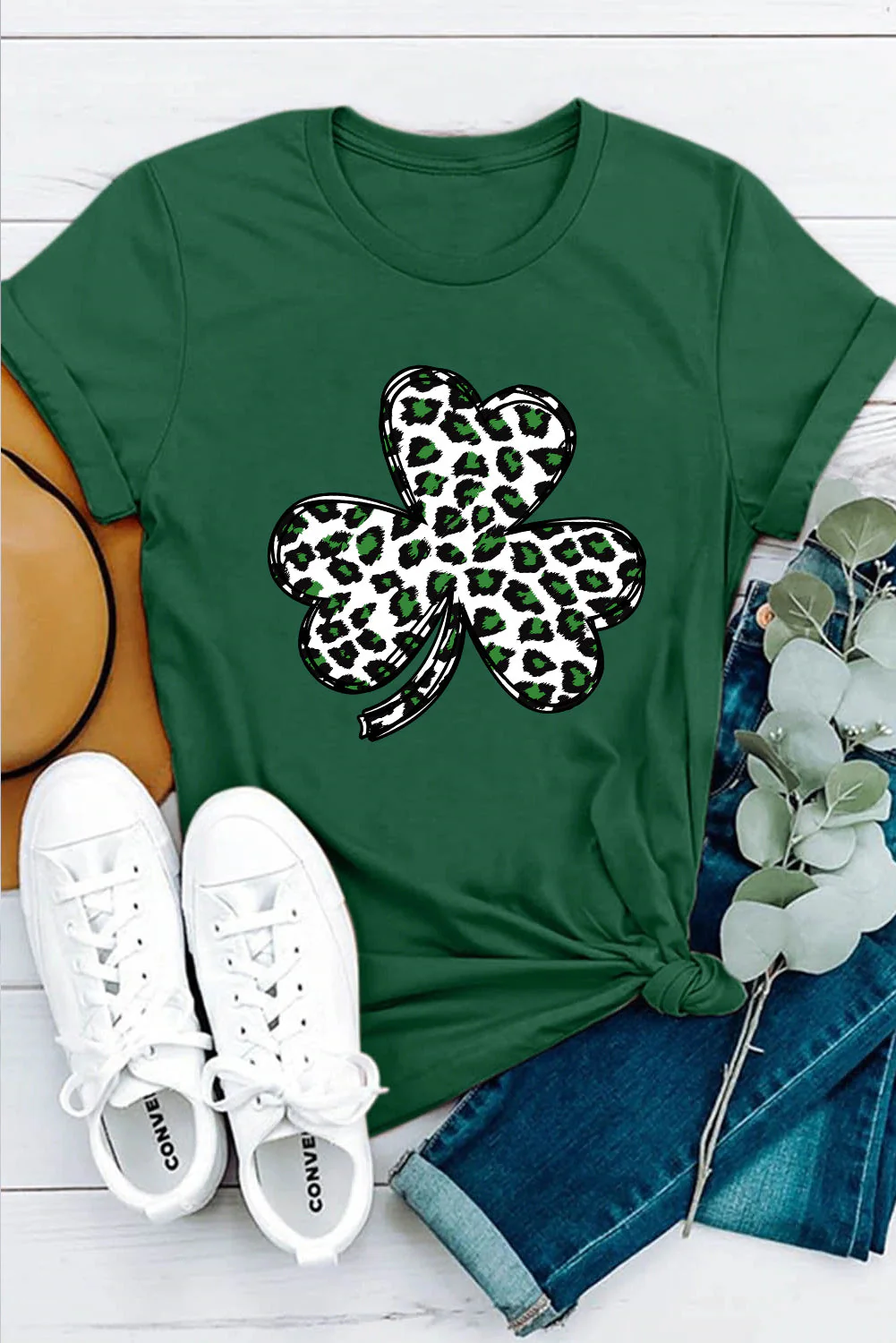Leopard Shamrock Short Sleeve T-shirt Green。