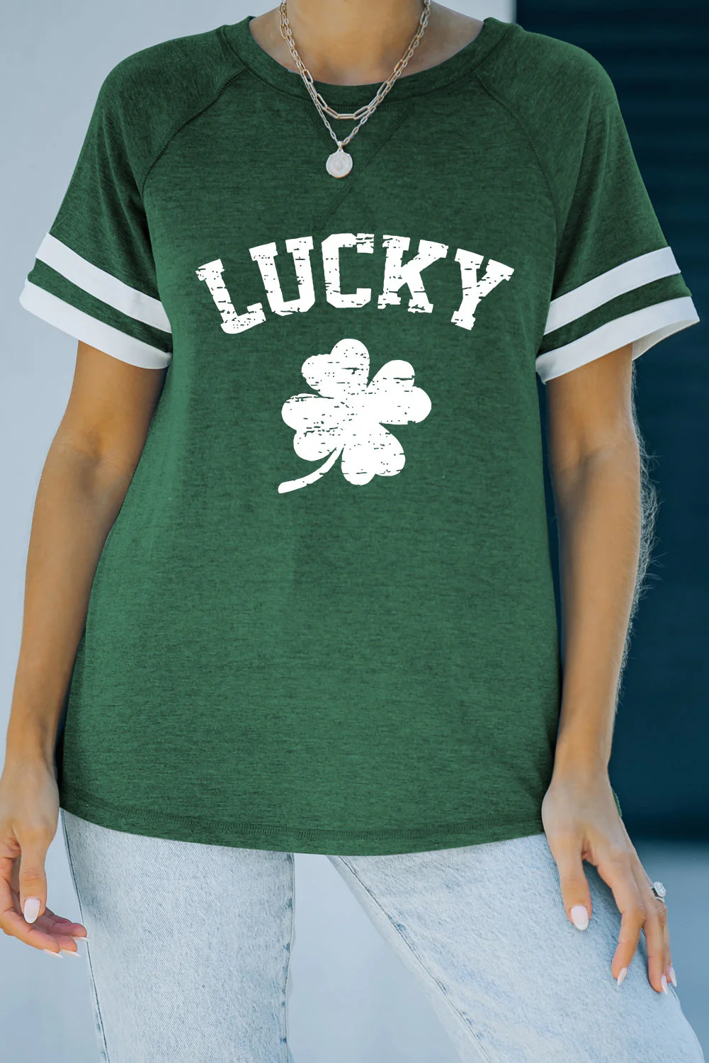 Clover Lucaky Slogan Round Neck Shift Casual T-Shirts。