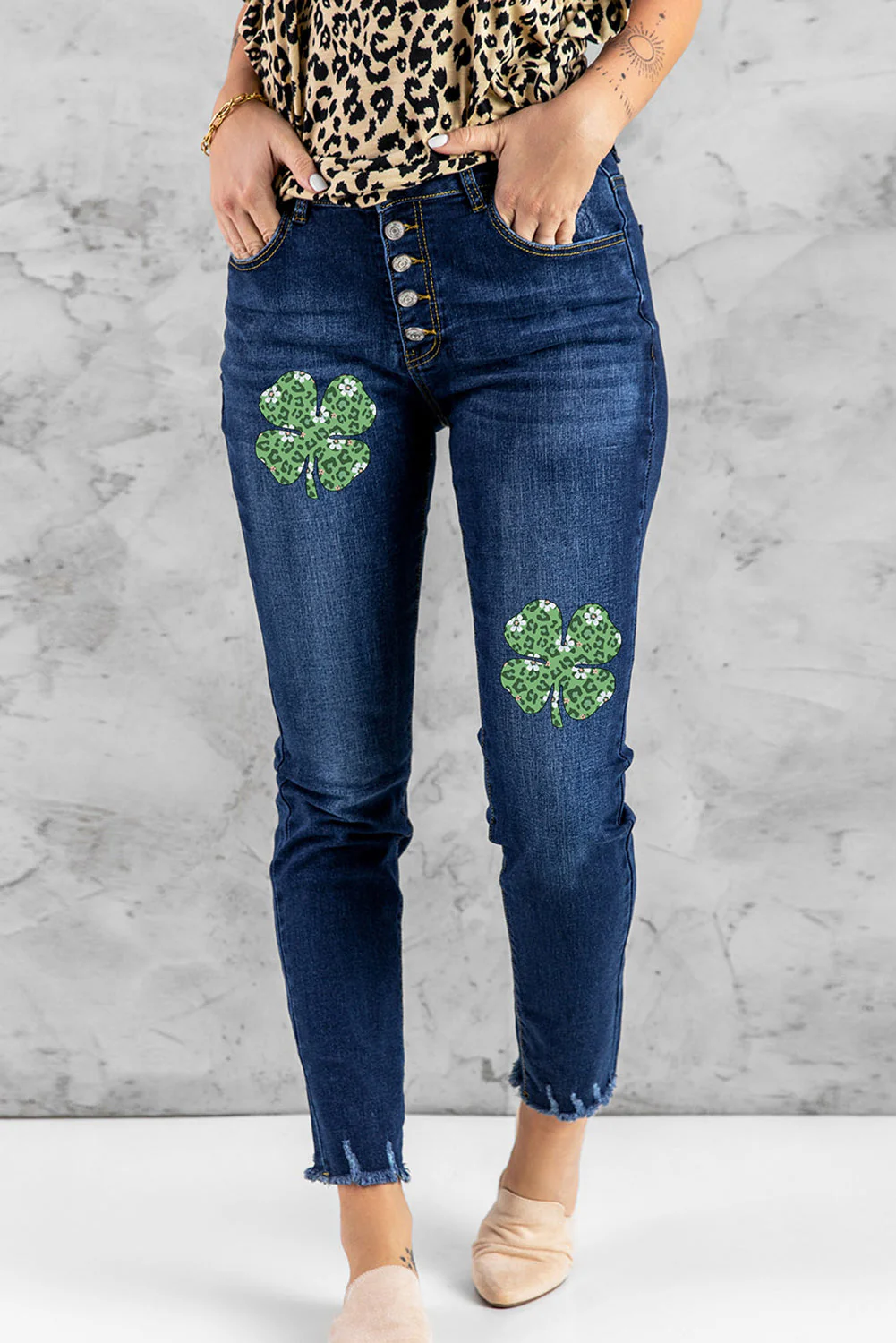 Leopard Shamrock Print Button-fly High Waist Jeans 。