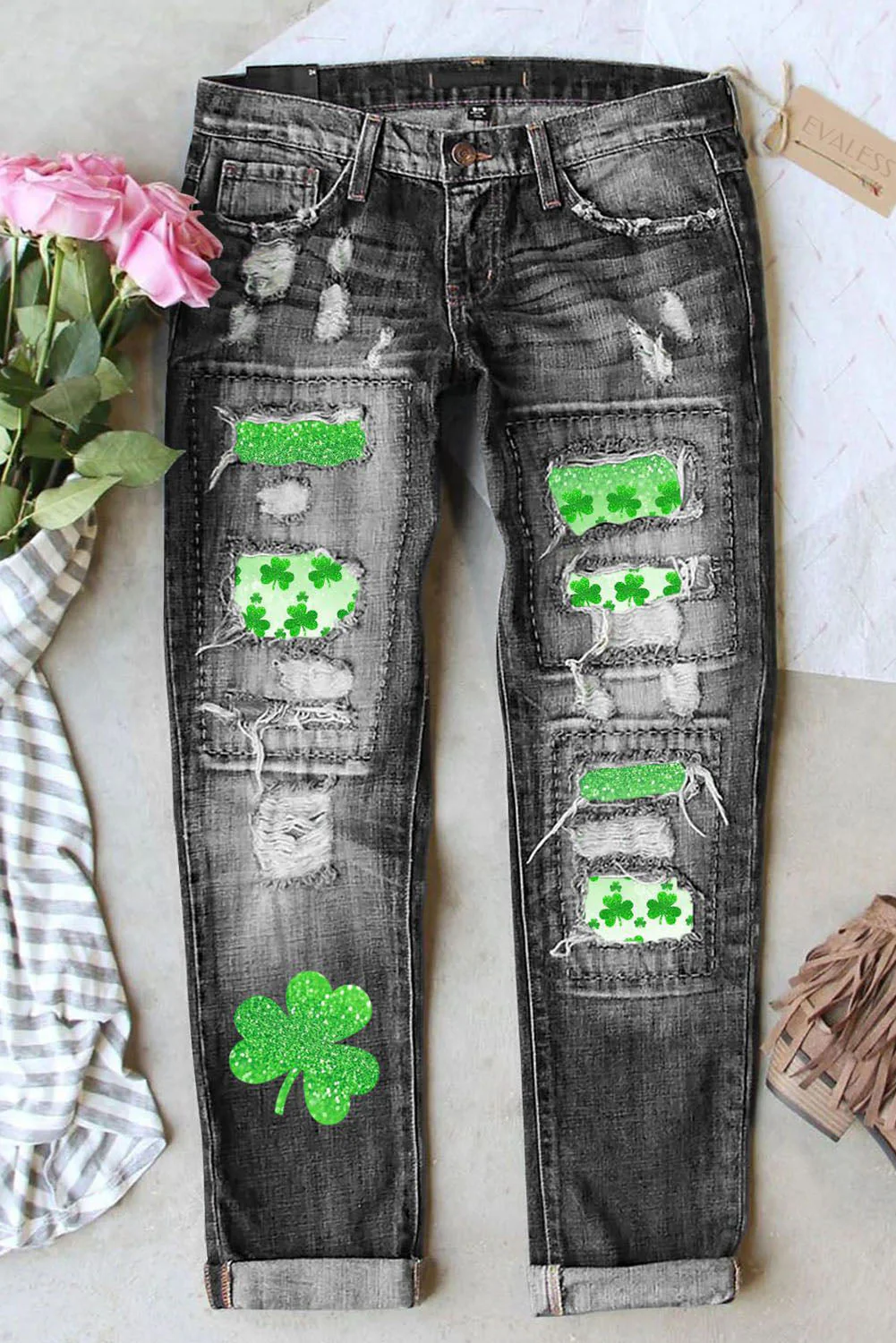 St. Patrick's Day Clover Graphic Shift Casual Ripped Jeans。